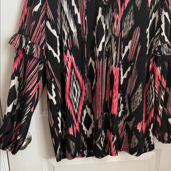 Sew In Love Geometric Black and Pink Blouse - Picture 2 of 8